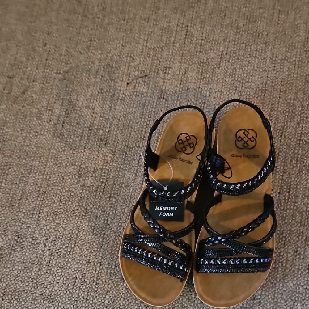 Daisy Fuentes Black and Tan Kids Sandals